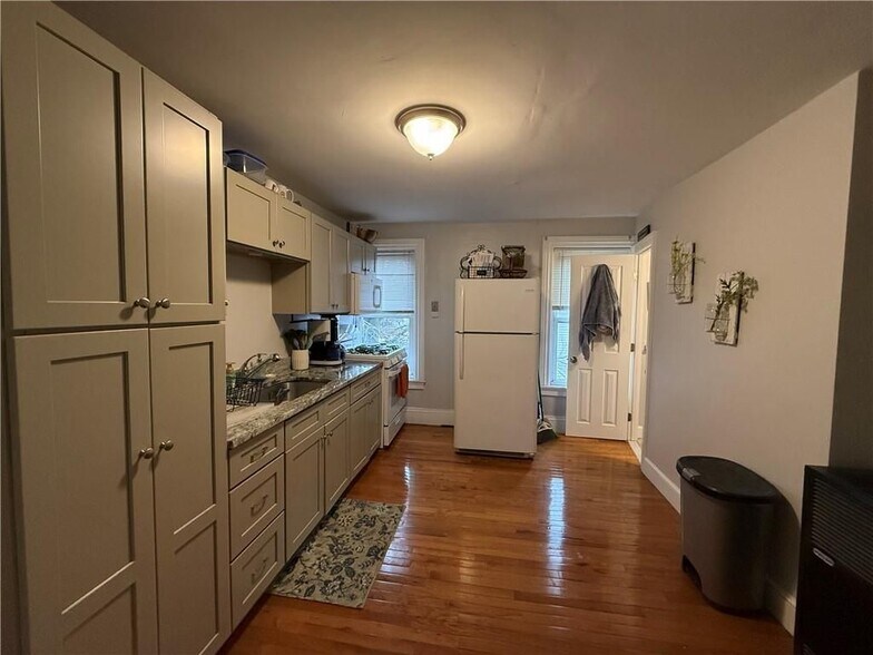 Building Photo - 251 High St