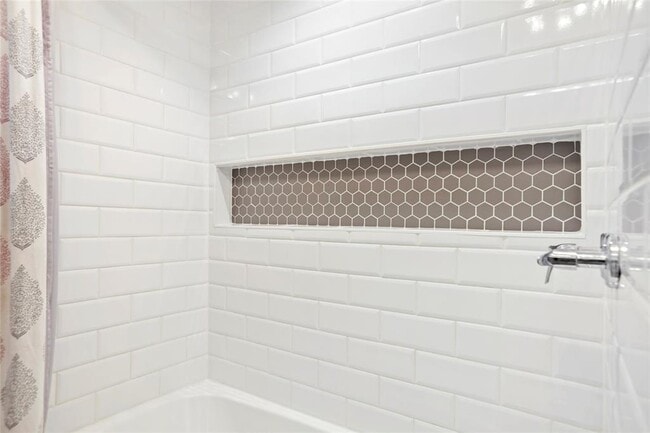 Building Photo - 2115 Linden Creek Ln