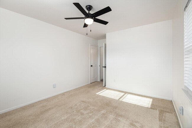 Building Photo - 416 Southern Oaks Dr