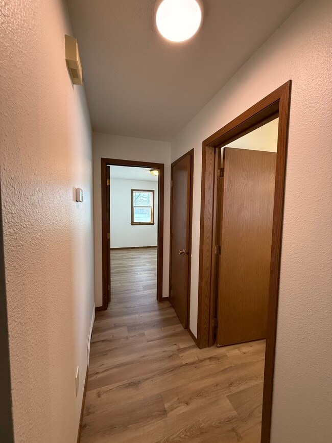 Building Photo - 1012 Castlewood Dr