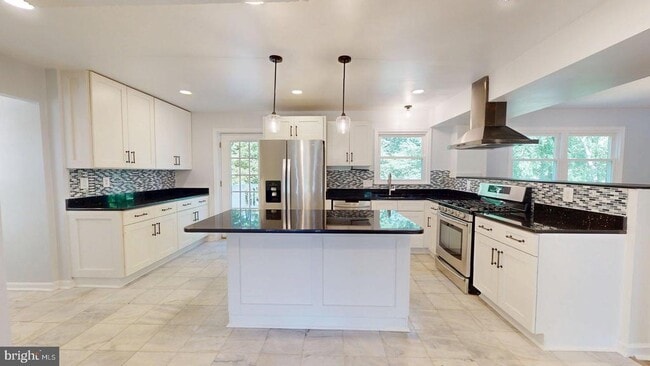 Building Photo - 6602 Greenview Ln