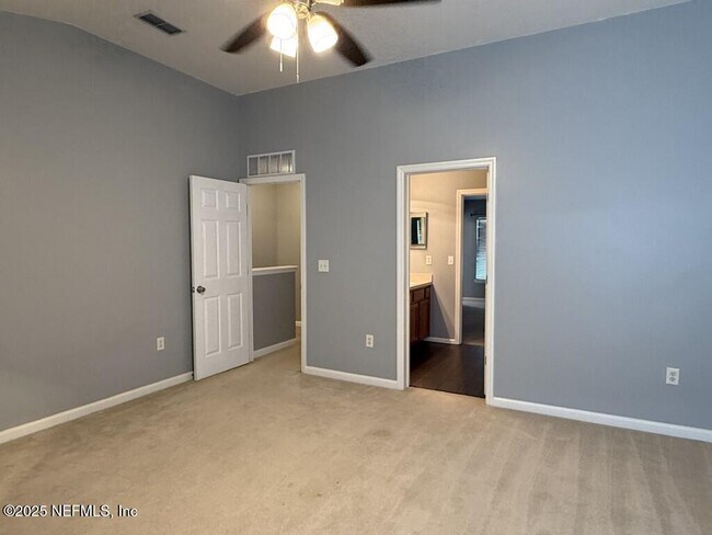 Building Photo - 516 Hopewell Dr