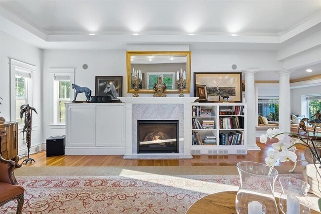 Building Photo - Historic Queen-Anne Style Home
