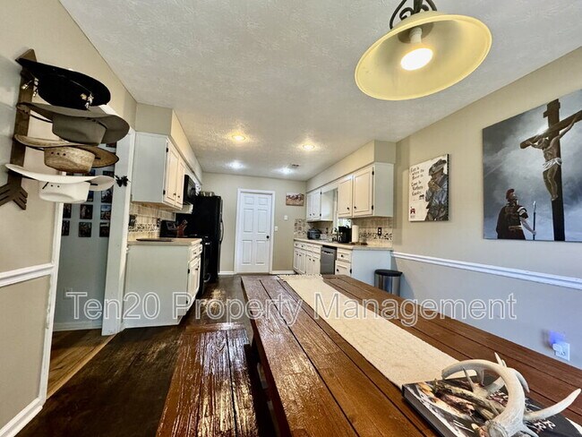 Building Photo - 173 Lee Rd 508