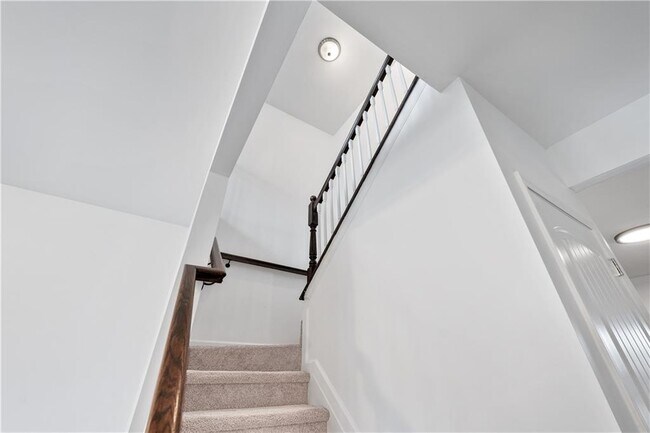 Building Photo - 1586 Garden View Dr