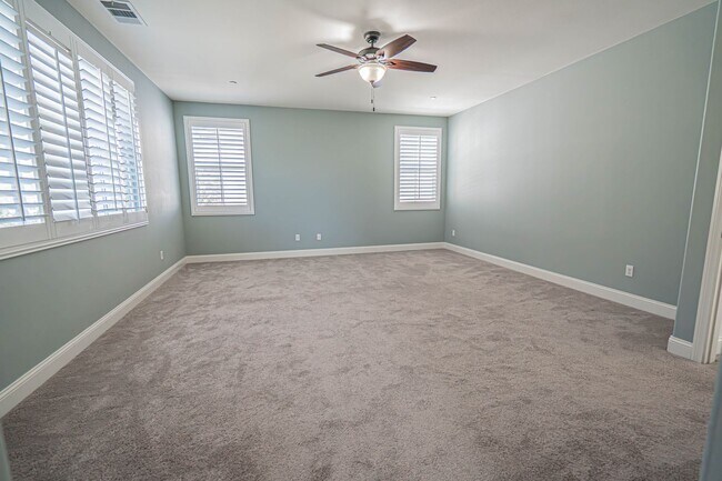 Building Photo - Beautiful 4-Bedroom Home with Solar and EV Charger in West Hills, Valencia!