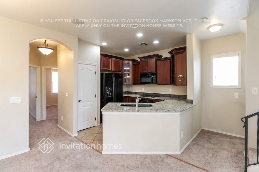 Building Photo - 5614 S 21st Pl