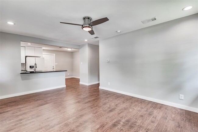 Building Photo - 6511 Pevensey Dr