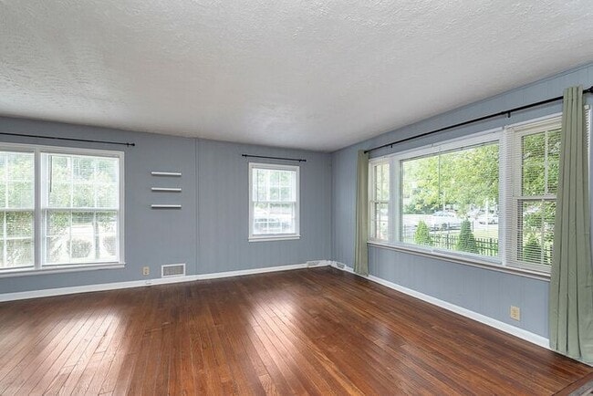 Building Photo - Great Broad Ripple Location With Fenced Backyard!