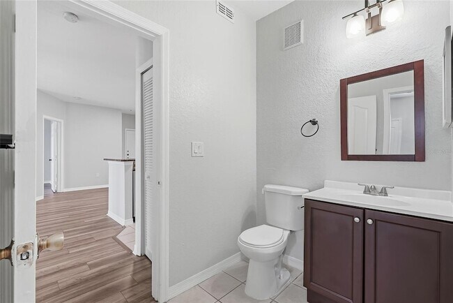 Building Photo - 5511 Legacy Crescent Pl