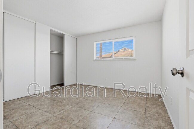 Building Photo - 801 N Major Ave