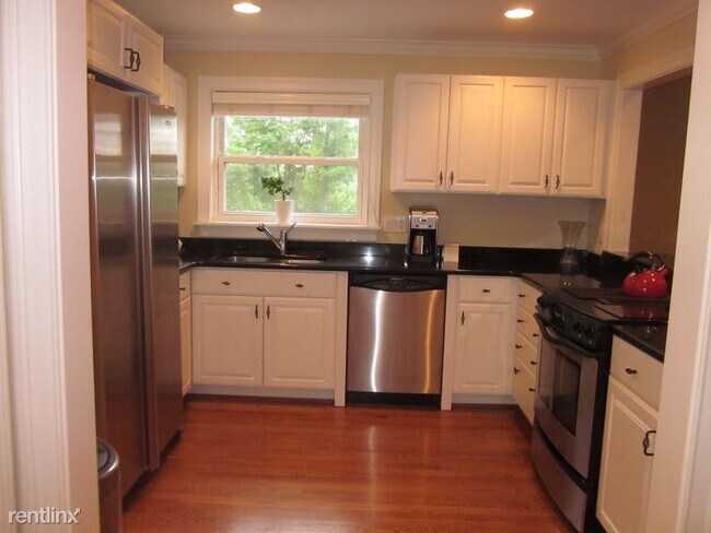 Building Photo - 3670 Ashworth Dr