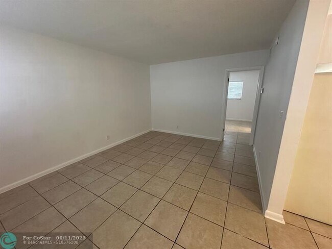 Building Photo - 460 Sunshine Dr