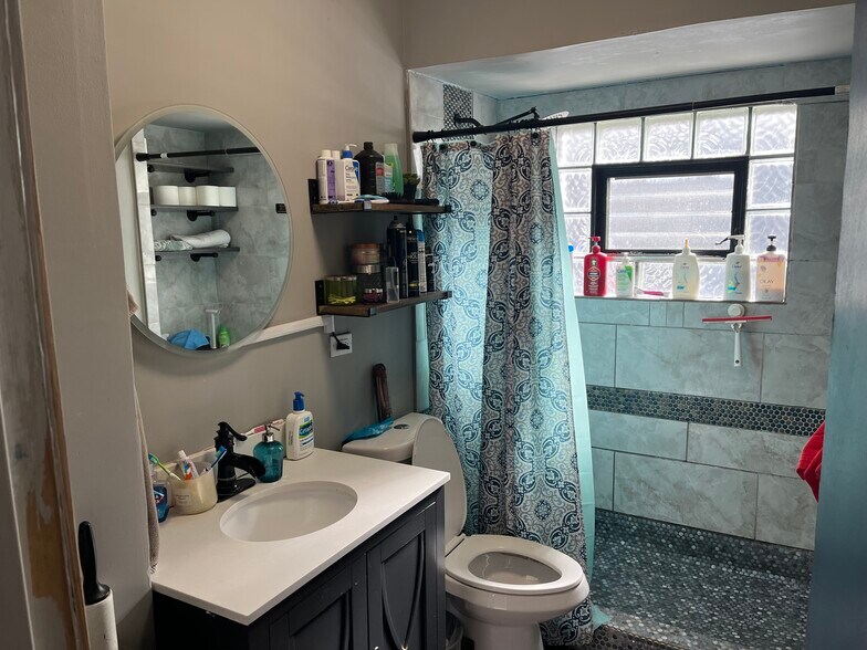 bathroom - 3631 N Kimball Ave