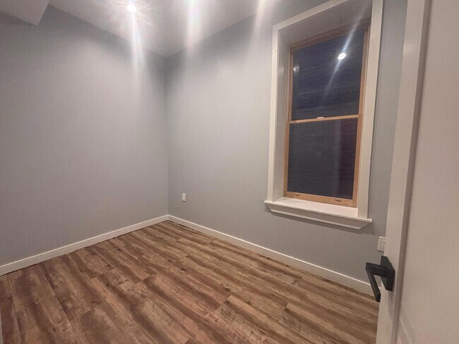 Building Photo - 1621 1st St NW