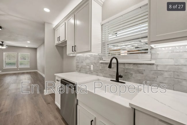 Building Photo - 3329 Hemphill St