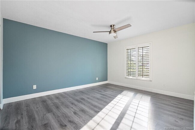 Building Photo - 1935 SW Silver Pine Way