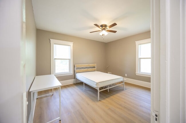 Building Photo - 1496 E 107th St