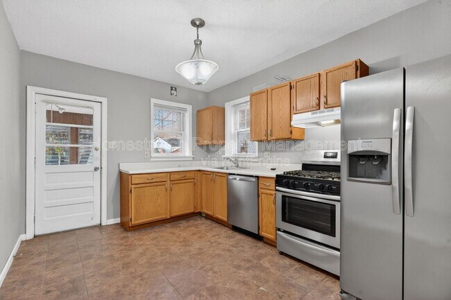 Building Photo - 3155 Hampton Ave