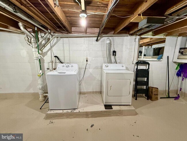 Building Photo - 503 West Lawn Ave