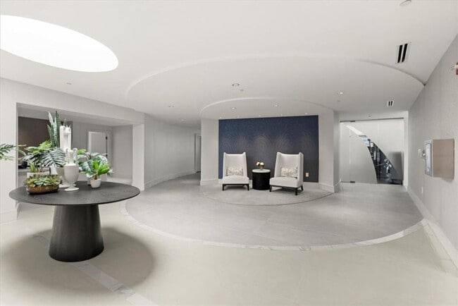 Building Photo - 10 Terminus Luxury 2 Bedroom Condo in Hear...