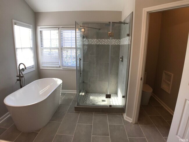Building Photo - 105 Sandy Creek Ct