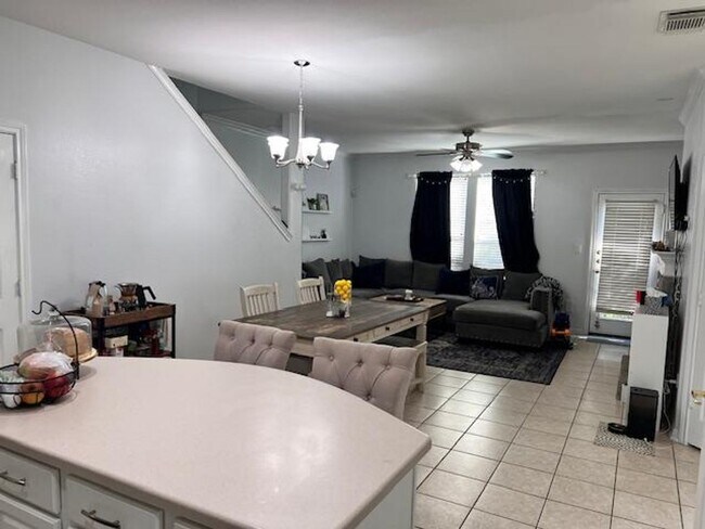 Building Photo - Luxury Living in North Austin / Condominium / Gated Community / 3 bedrooms / 2 car garage