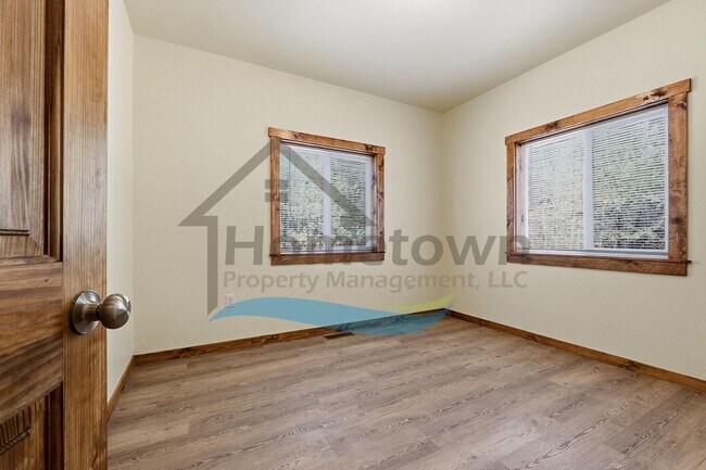 Building Photo - 2 Bedroom 1 Bathroom Home with a Single Car Garage Available in Blanchard!