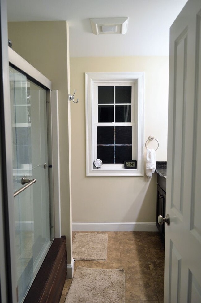 Building Photo - Spacious Four-Bedroom House in the Heart o...