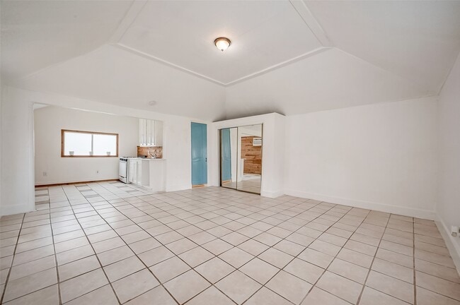 Building Photo - 307 Gale St