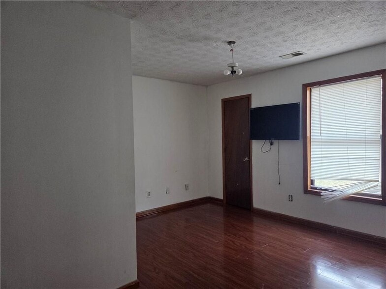 Building Photo - 5625 Princeton Oaks Dr