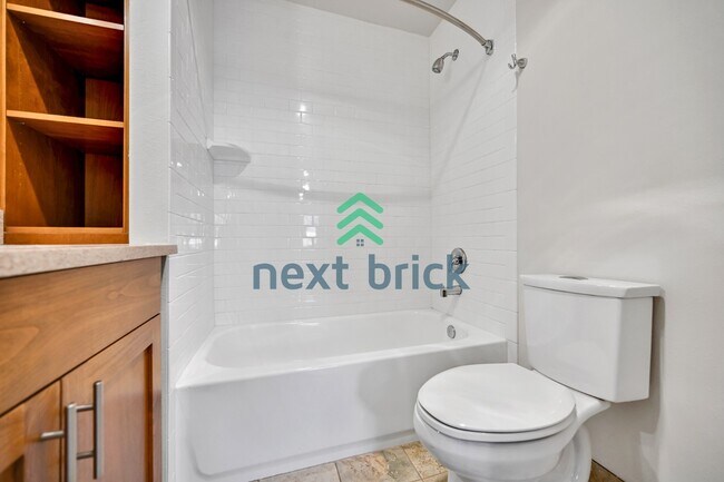 Building Photo - Charming 1-bedroom, 1-bathroom unit in Greenwood