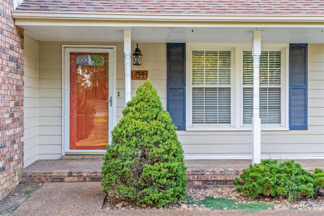 Building Photo - Huge Corner Lot in Glen Oaks!