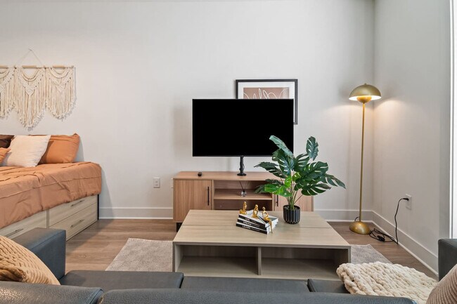 Building Photo - 701 Richmond Ave.