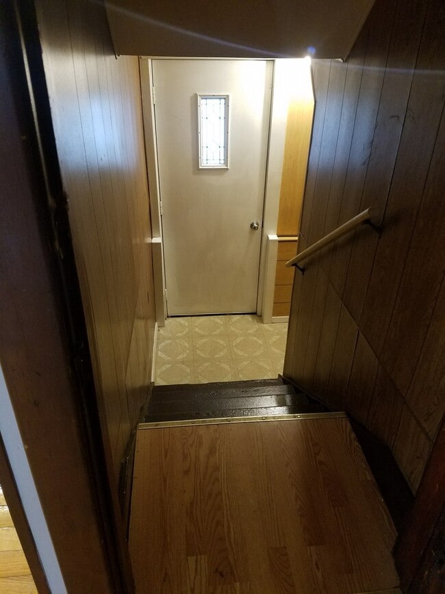 Building Photo - 1002 Burr