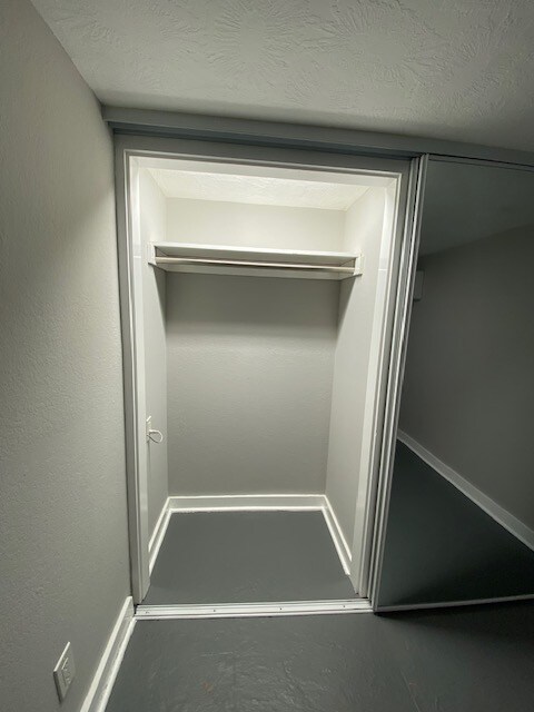 Building Photo - 617 E 11th 1/2 St