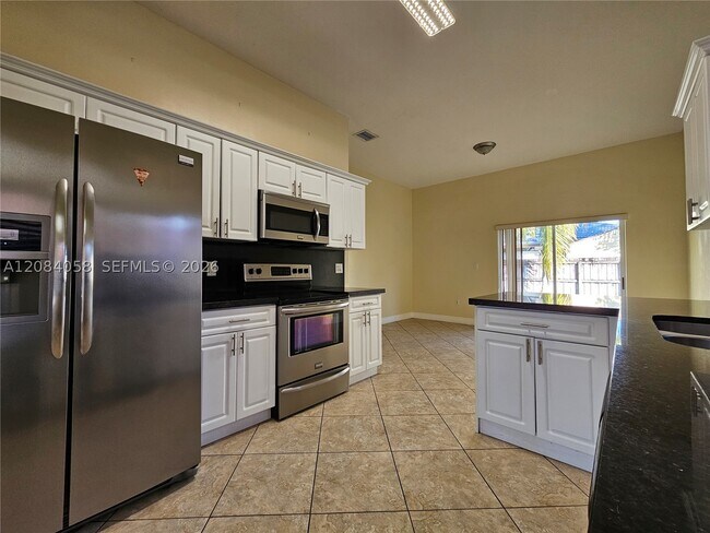 Building Photo - 14209 SW 160th Ct