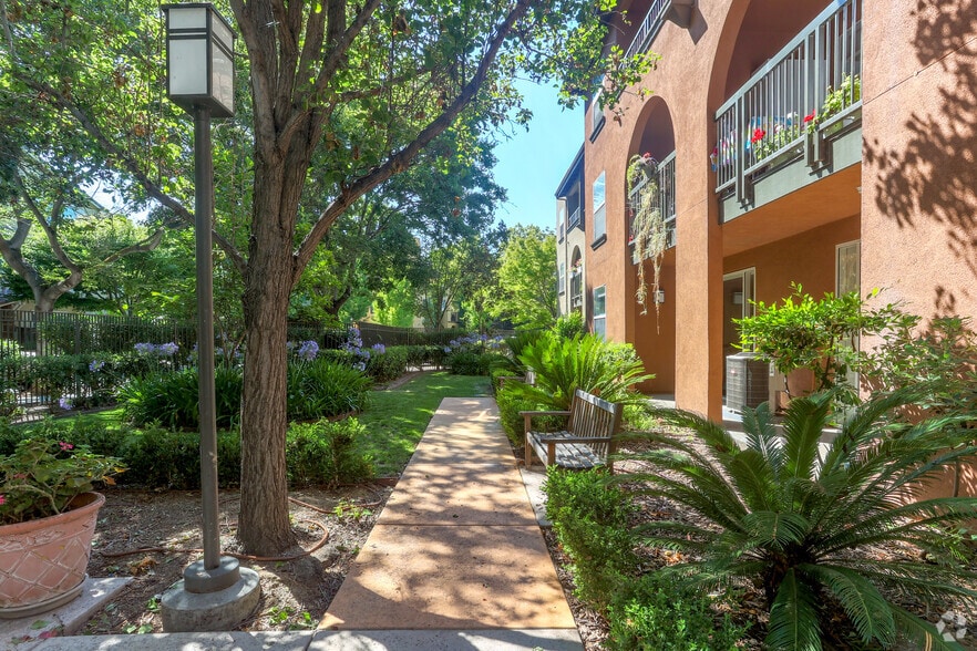 Building Photo - The Village at Willow Glen