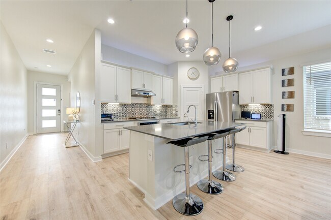 Building Photo - 22534 Petrizzi Ln