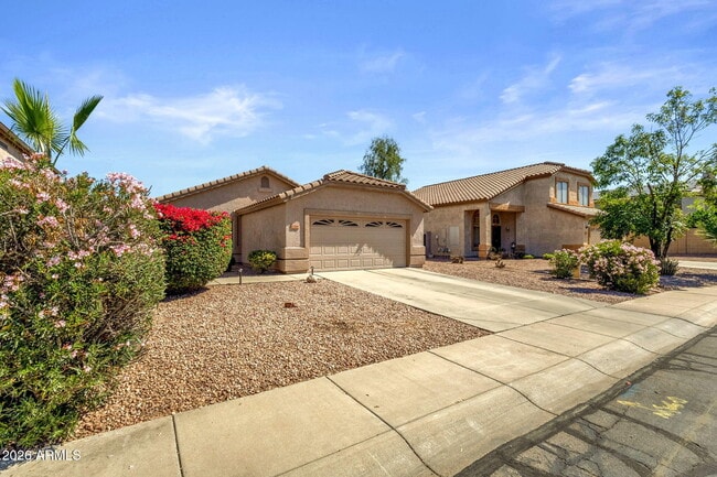 Building Photo - 1216 W Pinon Ave