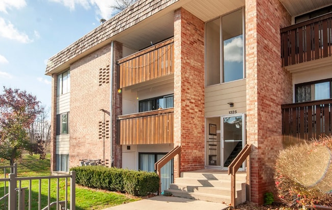 Building Photo - West Ann Arbor Condo: 2 Bed, 2 Bath with Indoor Pool & Patio