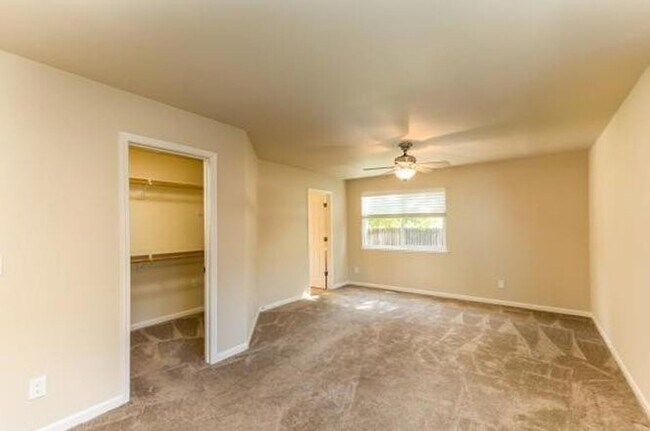 Building Photo - 1722 Tracy Ln