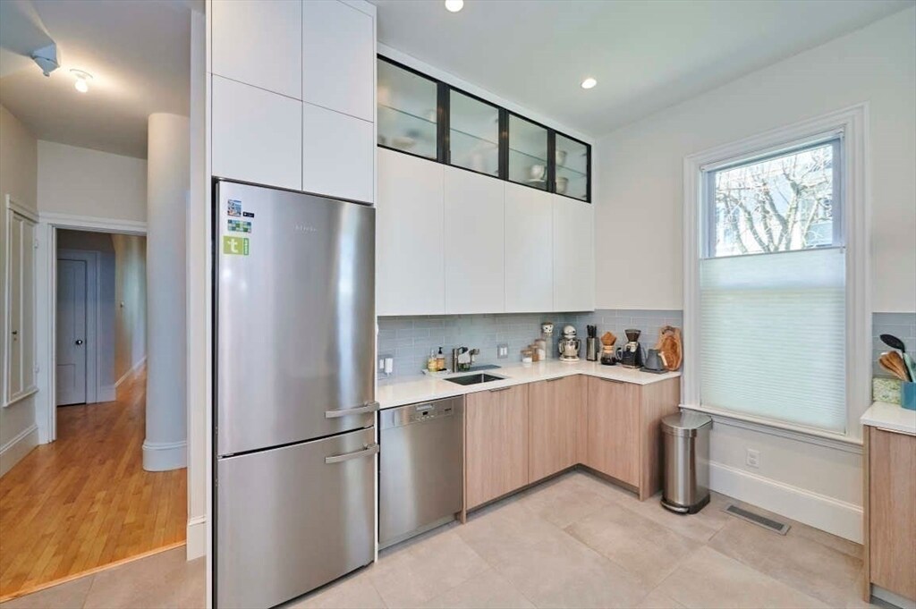 Building Photo - 5 Gorham Ave
