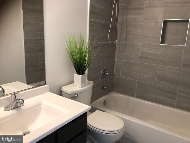 Building Photo - 5558 Clifton Crest Way