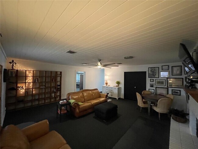 Building Photo - 879 S Terrace Dr