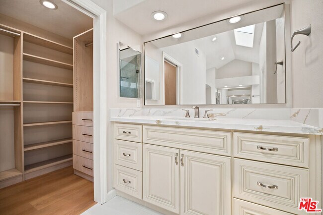 Building Photo - 4324 Park Verdi