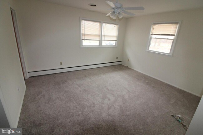 Building Photo - 4032 Quakerbridge Rd