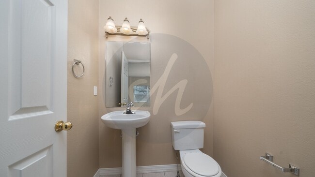 Building Photo - Spacious 3BR Townhome with 2-Car Garage & Private Covered Balcony