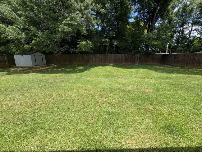 Building Photo - Hampton Place!