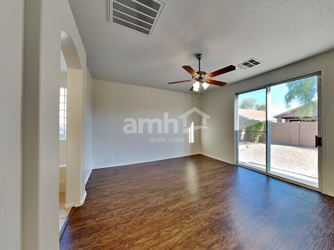 Building Photo - 15017 W Bloomfield Rd